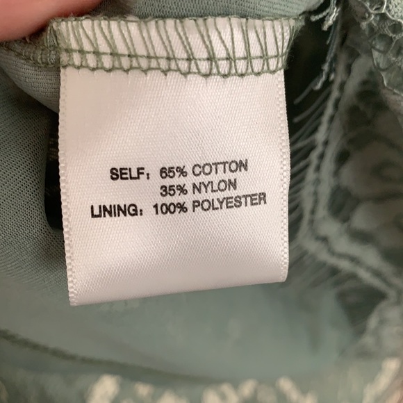 Romantic lined lace blouse. - Picture 6 of 7